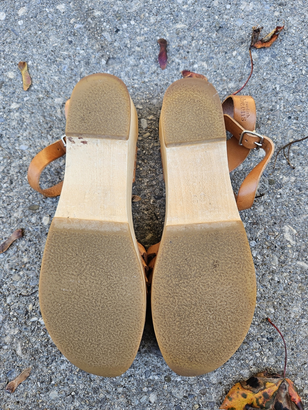 Toffel Swedish Hasbeens Tan Woven Leather Clog Sandals - Picture 2 of 12